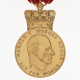 The King's commemorative medal i gold. Photo: Jan Haug, The Royal Court 
